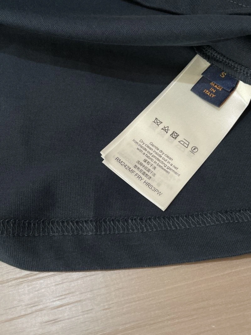 Bold Louis Vuitton T-Shirts 134423