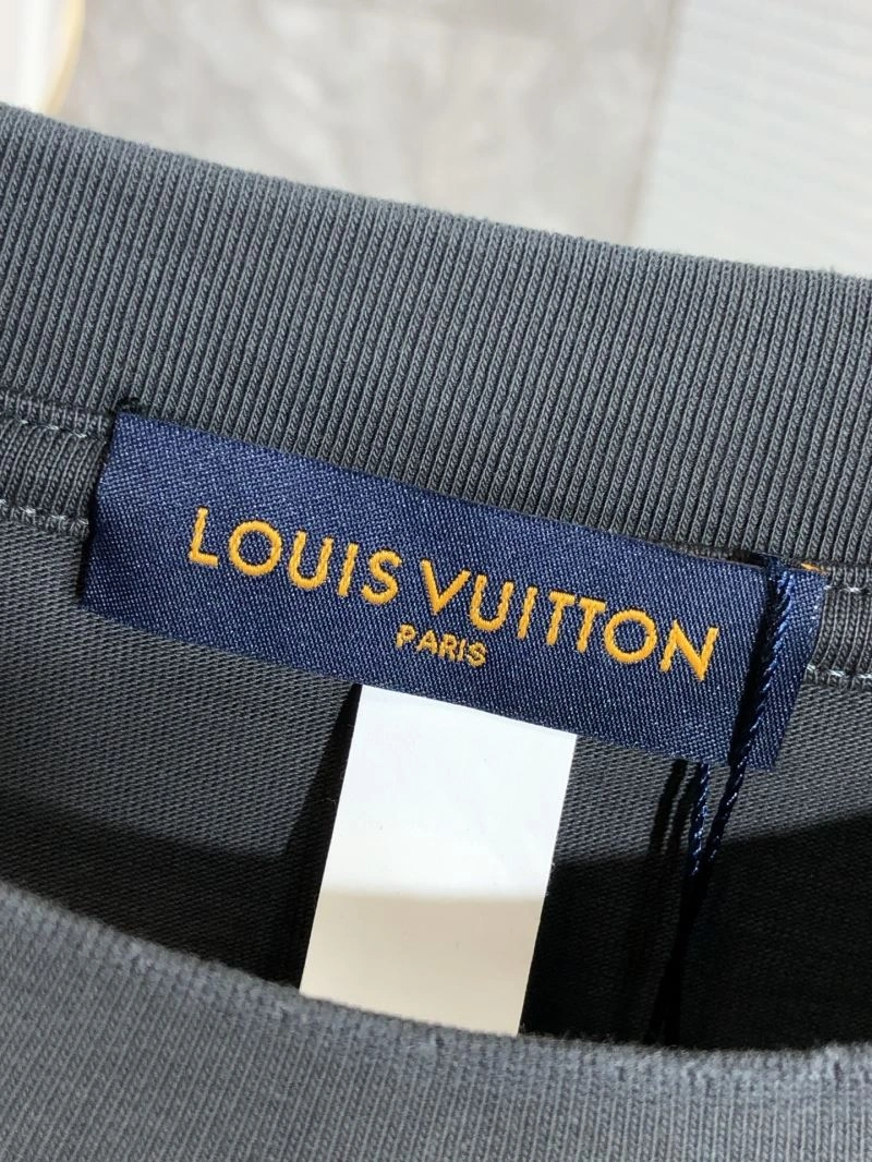 Bold Louis Vuitton T-Shirts 134416