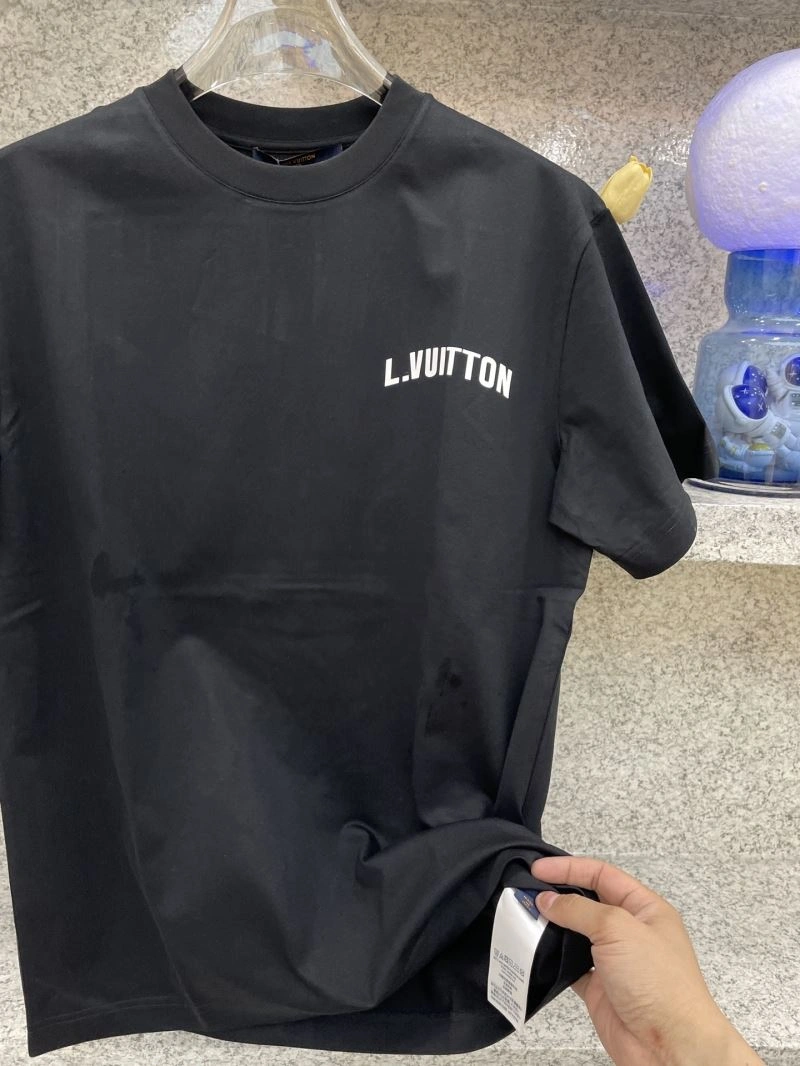 WellDesigned Louis Vuitton T-Shirts 134401
