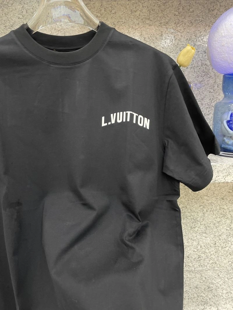 WellDesigned Louis Vuitton T-Shirts 134401
