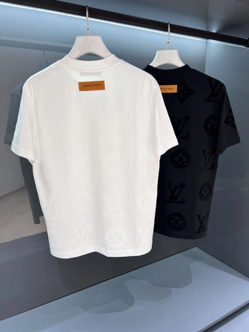 Louis Vuitton T-Shirts Chic 134406