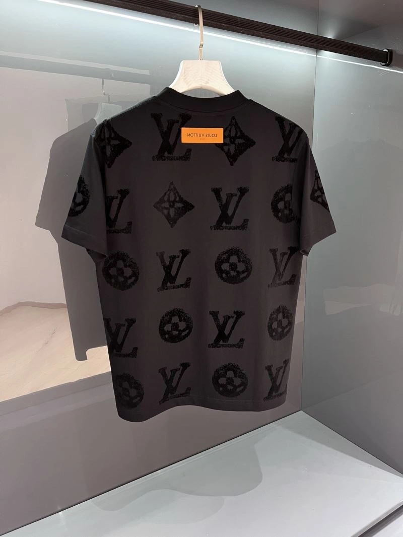 Louis Vuitton T-Shirts Chic 134406