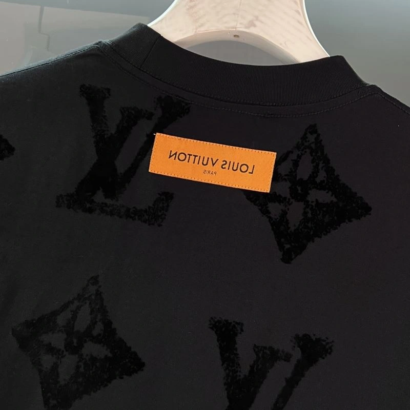 Louis Vuitton T-Shirts Chic 134406