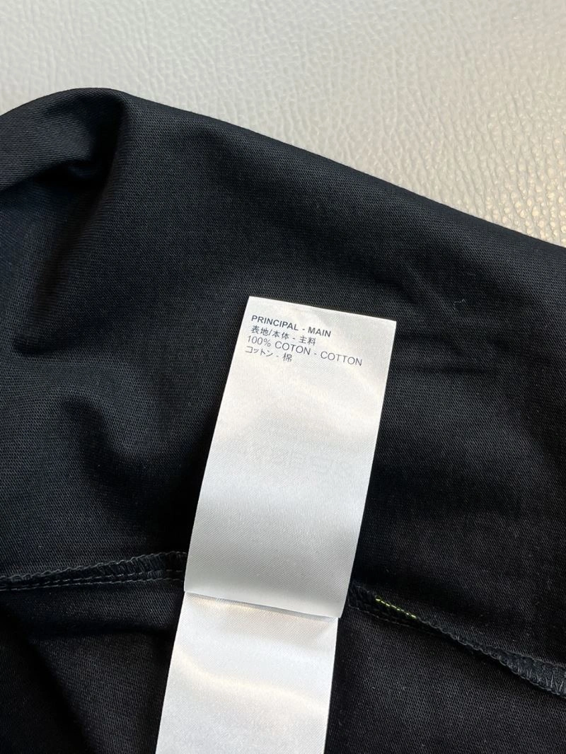 Unisex Louis Vuitton T-Shirts 134394