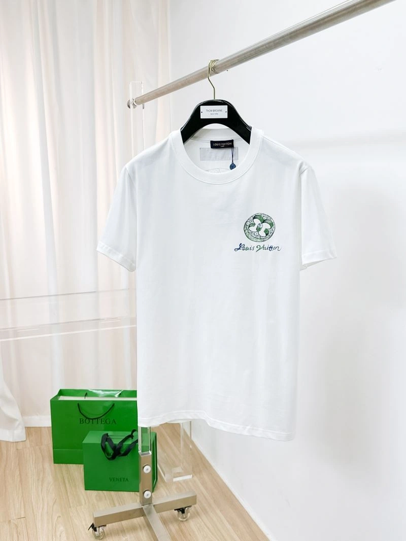 Louis Vuitton T-Shirts UrbanChic 134391