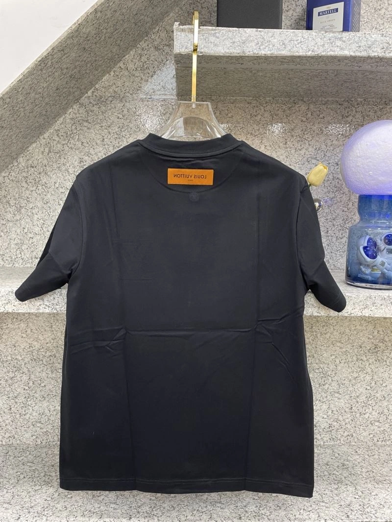 Sleek Louis Vuitton T-Shirts 134397