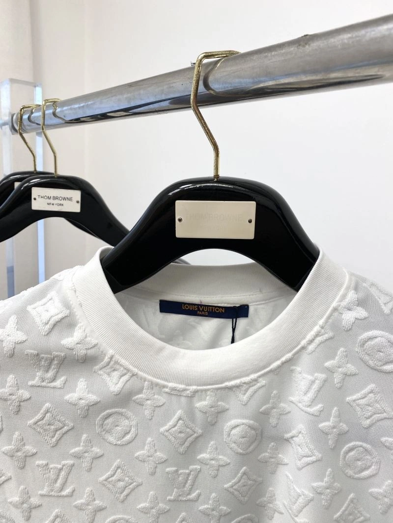 Louis Vuitton T-Shirts Resilient 134385