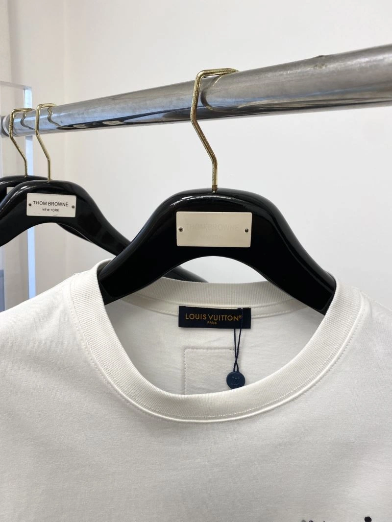 Effortless Louis Vuitton T-Shirts 134381