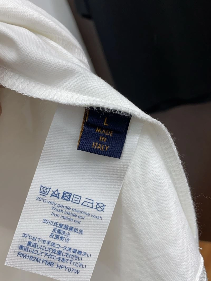 Stylish Louis Vuitton T-Shirts 134380