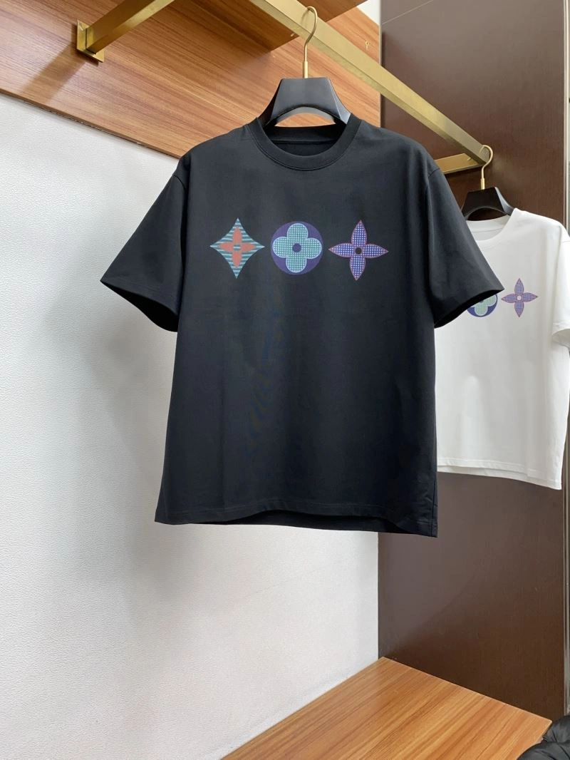 Versatile Louis Vuitton T-Shirts 134383