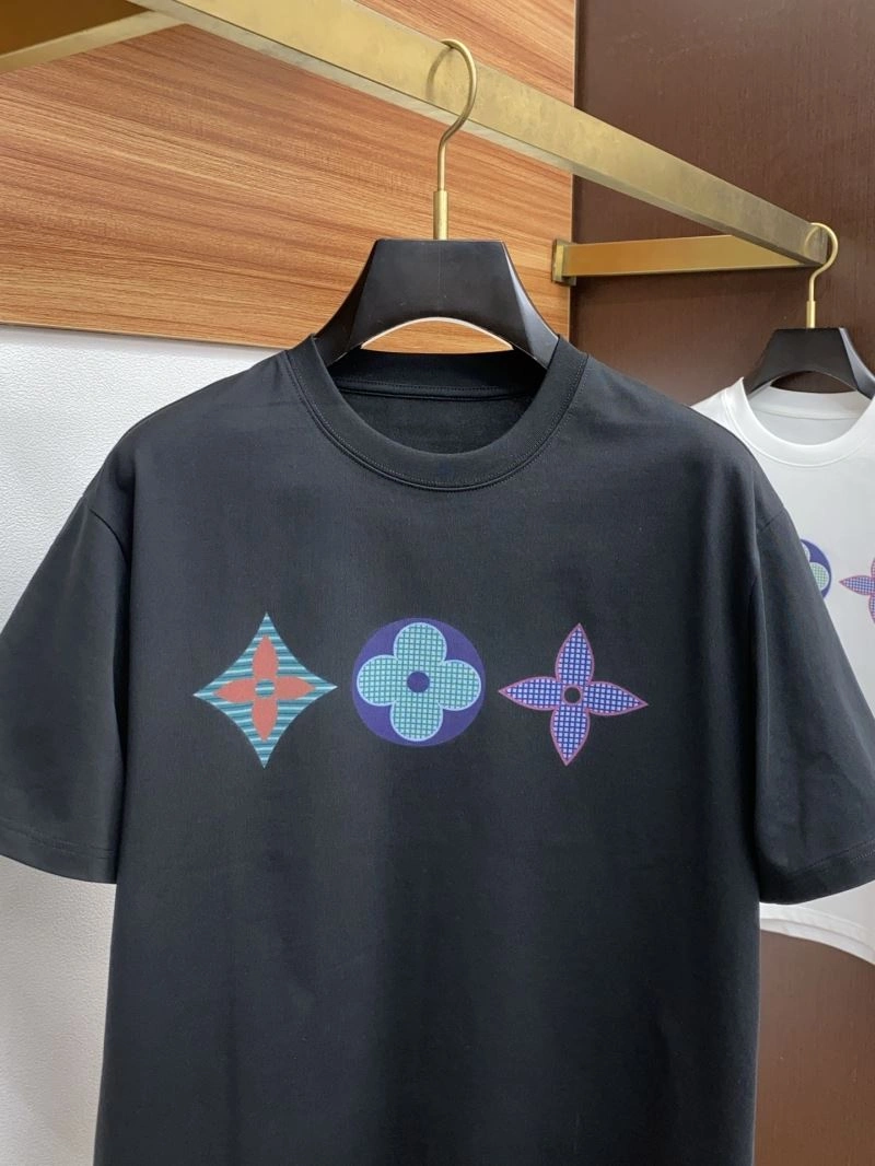 Versatile Louis Vuitton T-Shirts 134383