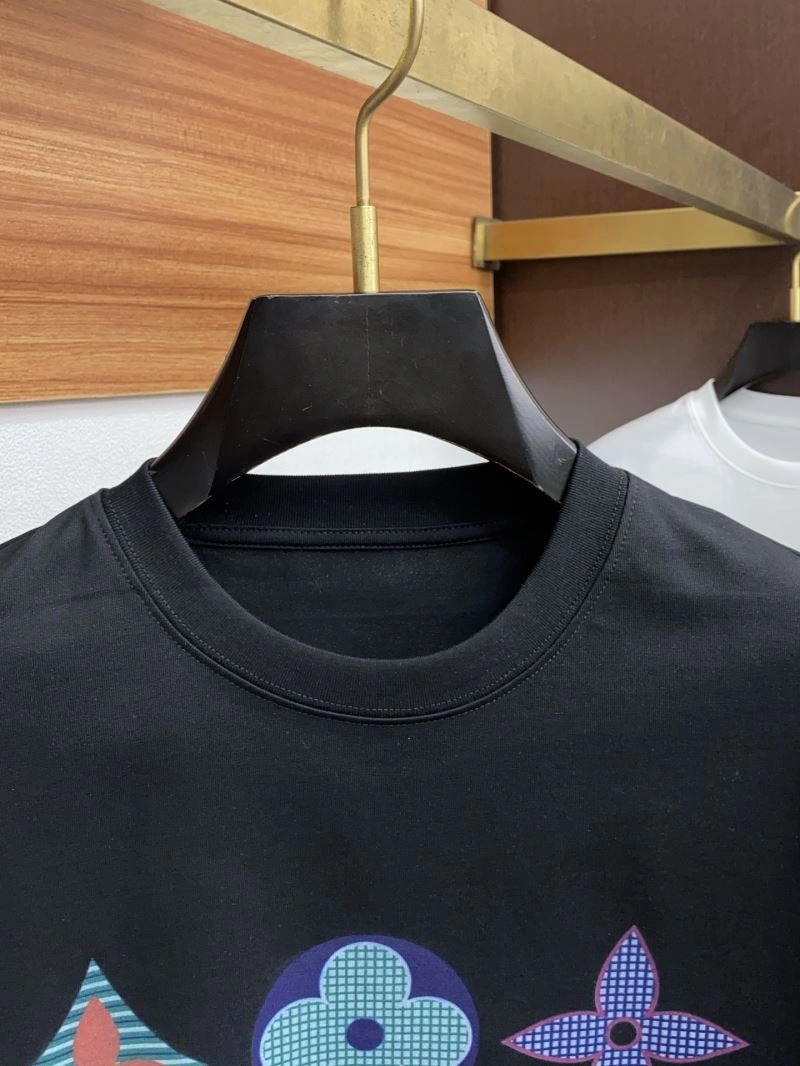 Versatile Louis Vuitton T-Shirts 134383