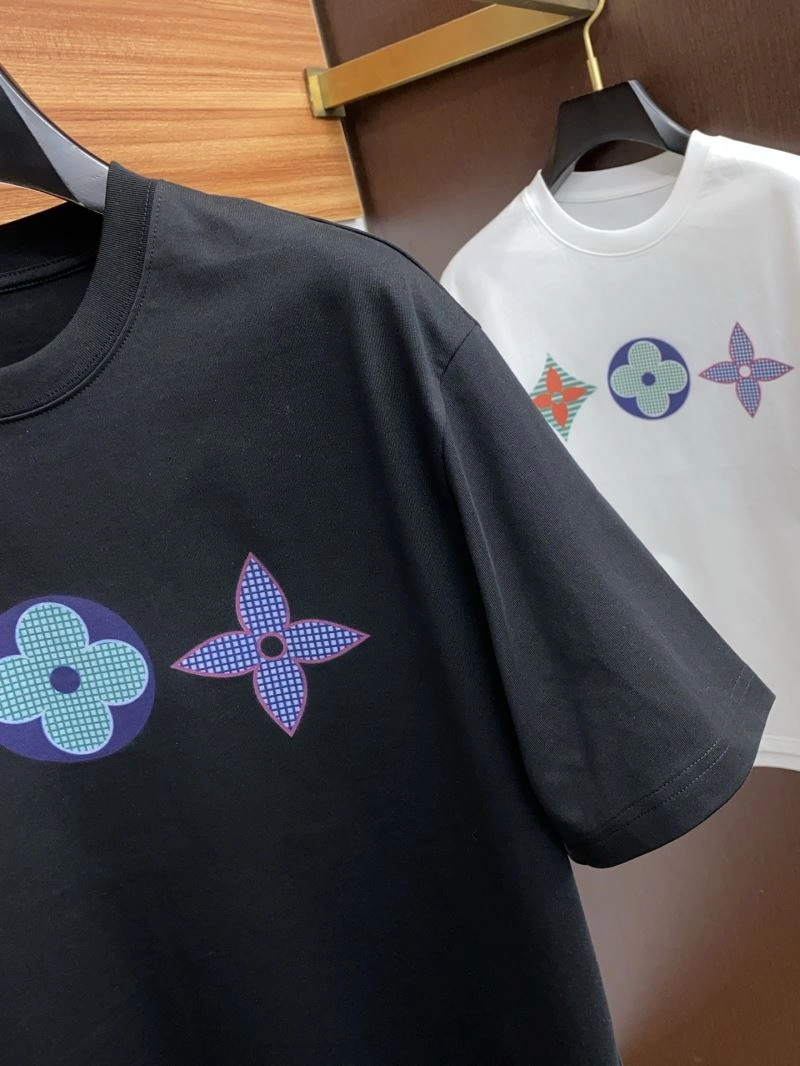 Versatile Louis Vuitton T-Shirts 134383
