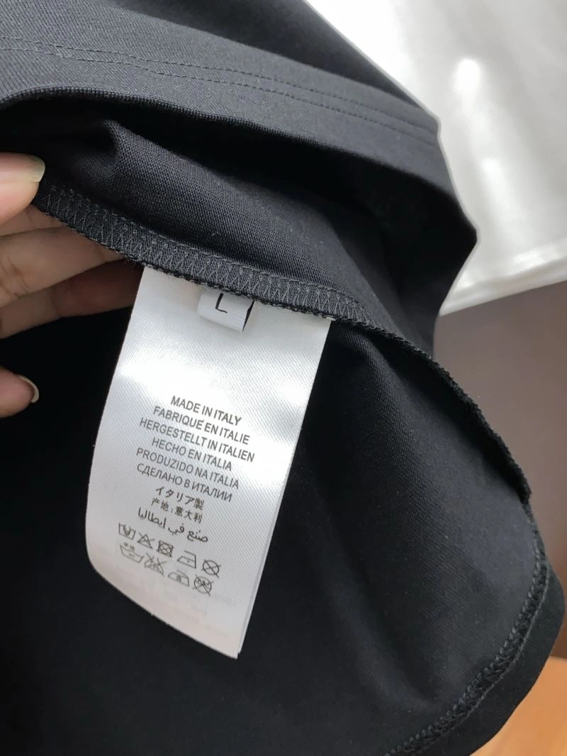 Versatile Louis Vuitton T-Shirts 134383