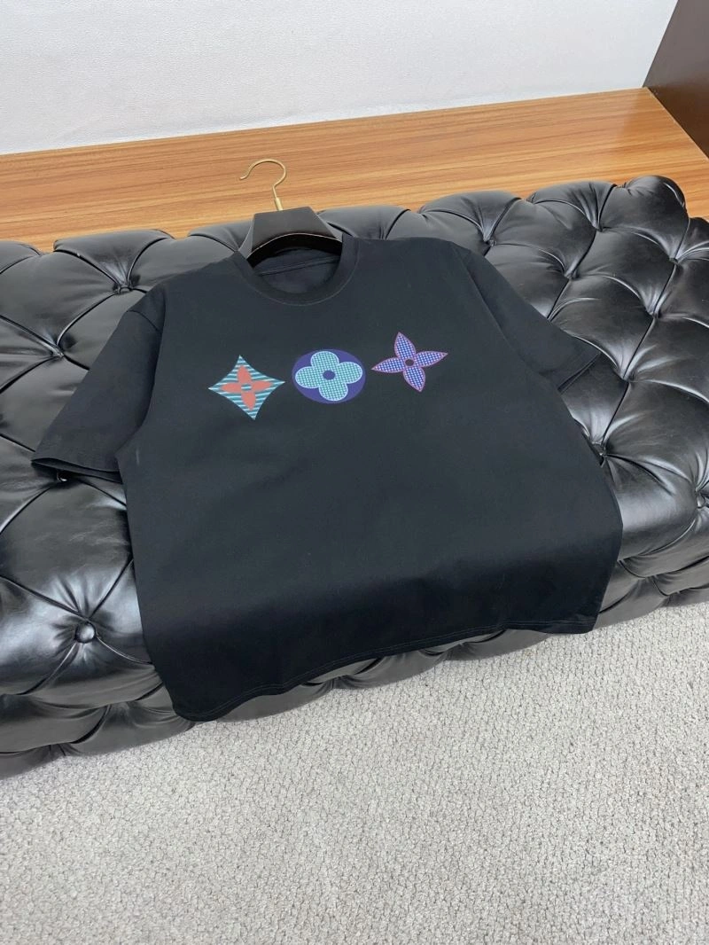 Versatile Louis Vuitton T-Shirts 134383