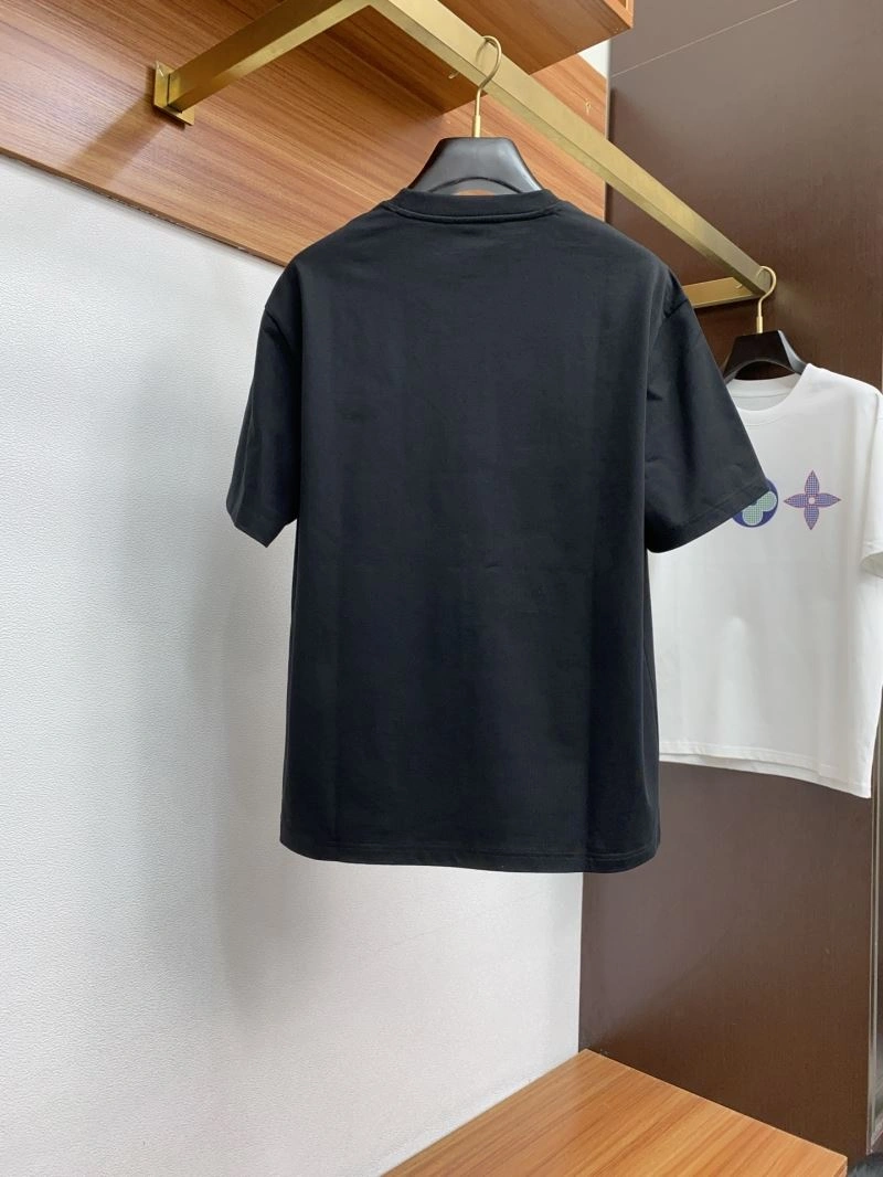 Versatile Louis Vuitton T-Shirts 134383