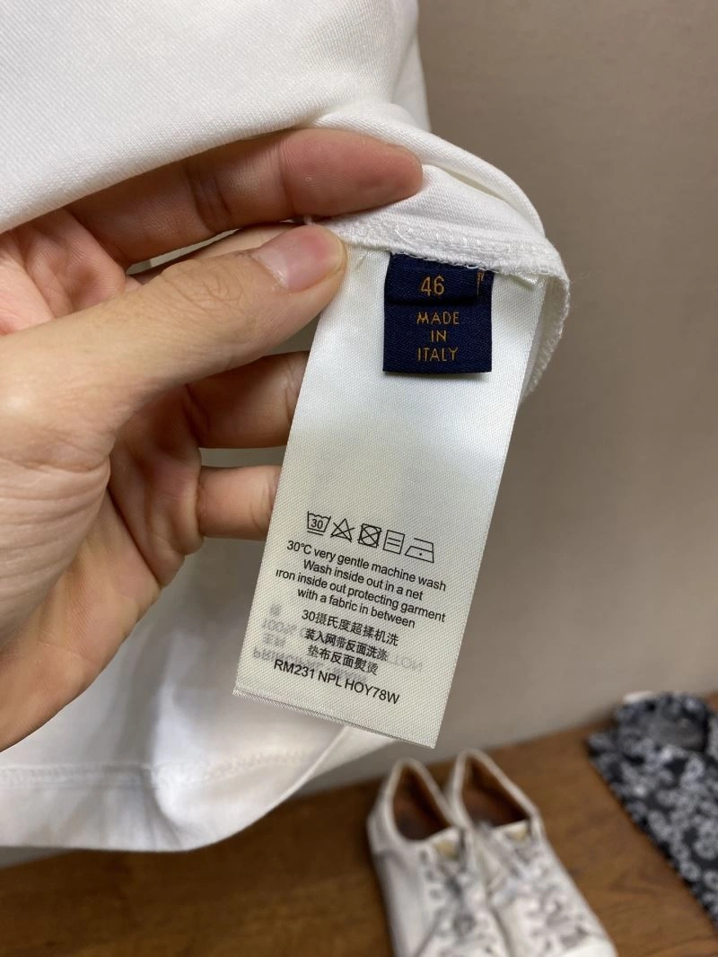 Elegant Louis Vuitton T-Shirts 134345