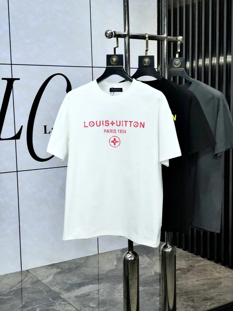 Sporty Louis Vuitton T-Shirts 134359