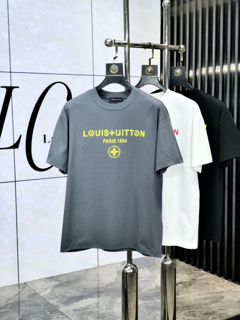 Sporty Louis Vuitton T-Shirts 134359