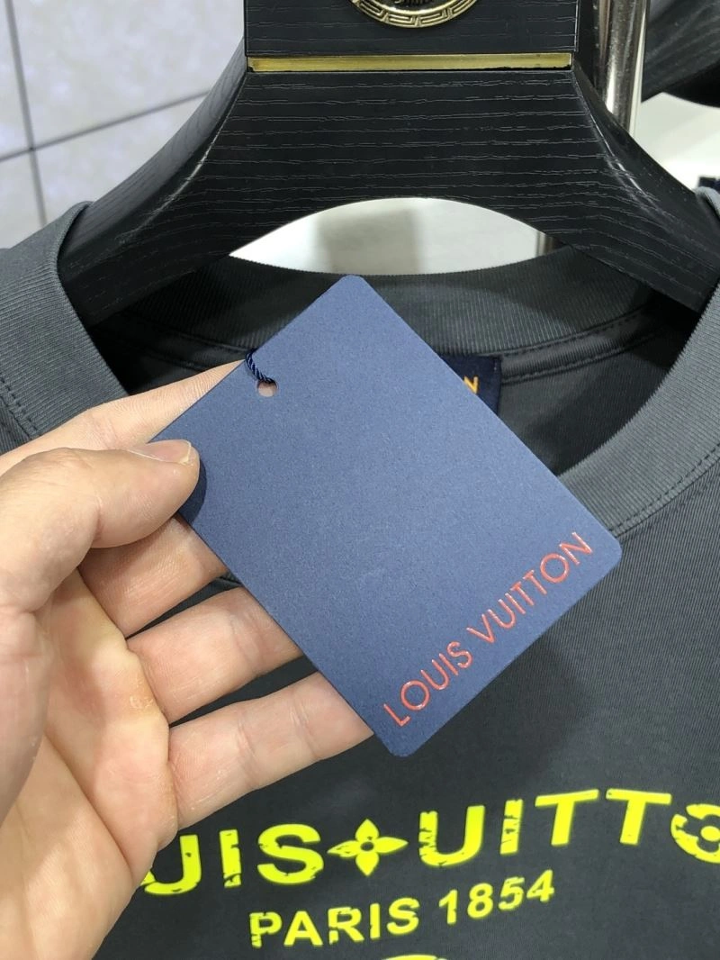 Sporty Louis Vuitton T-Shirts 134359