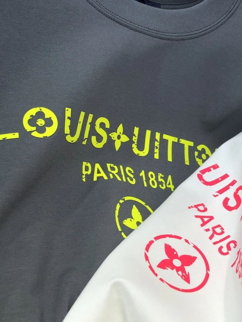 Sporty Louis Vuitton T-Shirts 134359
