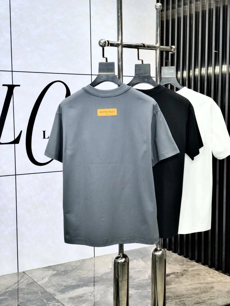 Sporty Louis Vuitton T-Shirts 134359