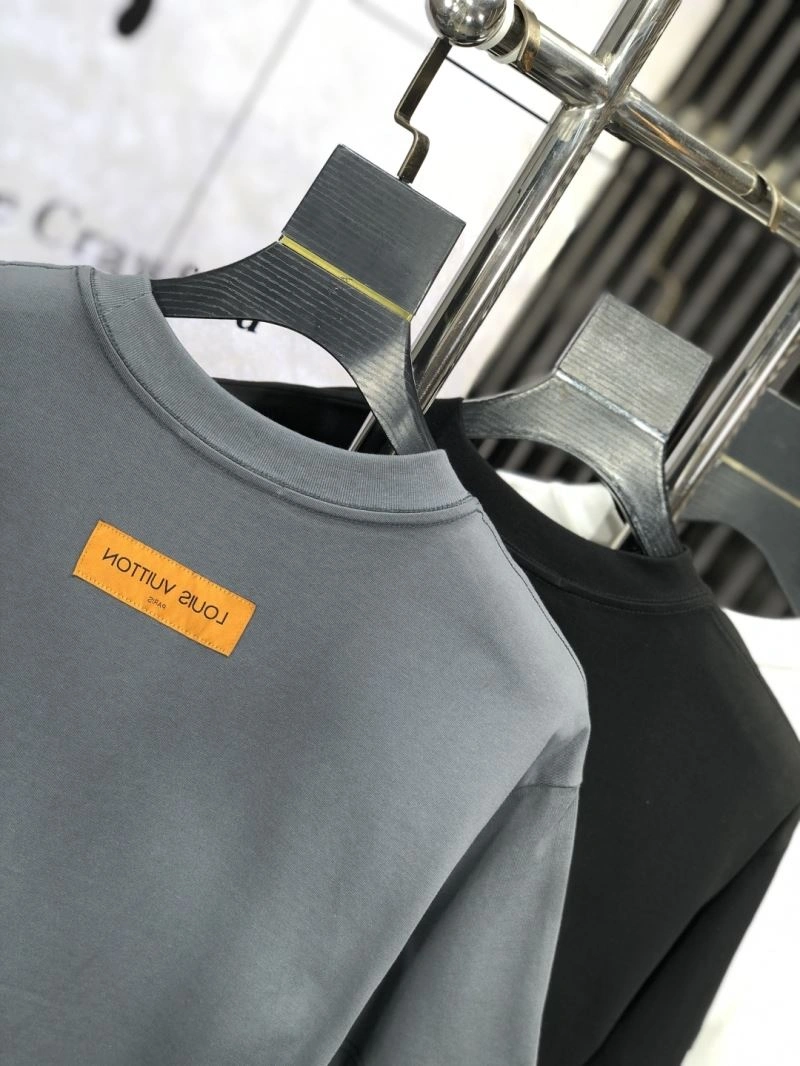 Sporty Louis Vuitton T-Shirts 134359