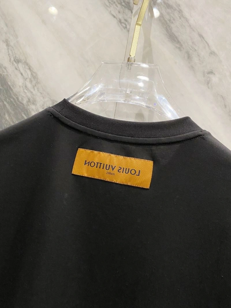 Louis Vuitton T-Shirts Sleek 134348