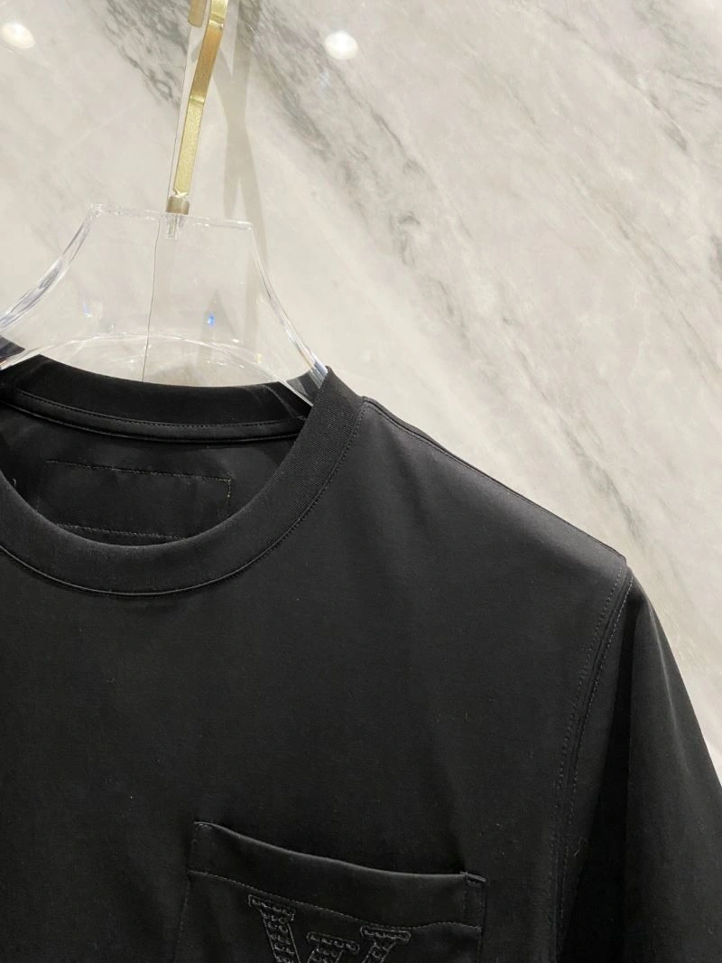 Louis Vuitton T-Shirts Sleek 134348