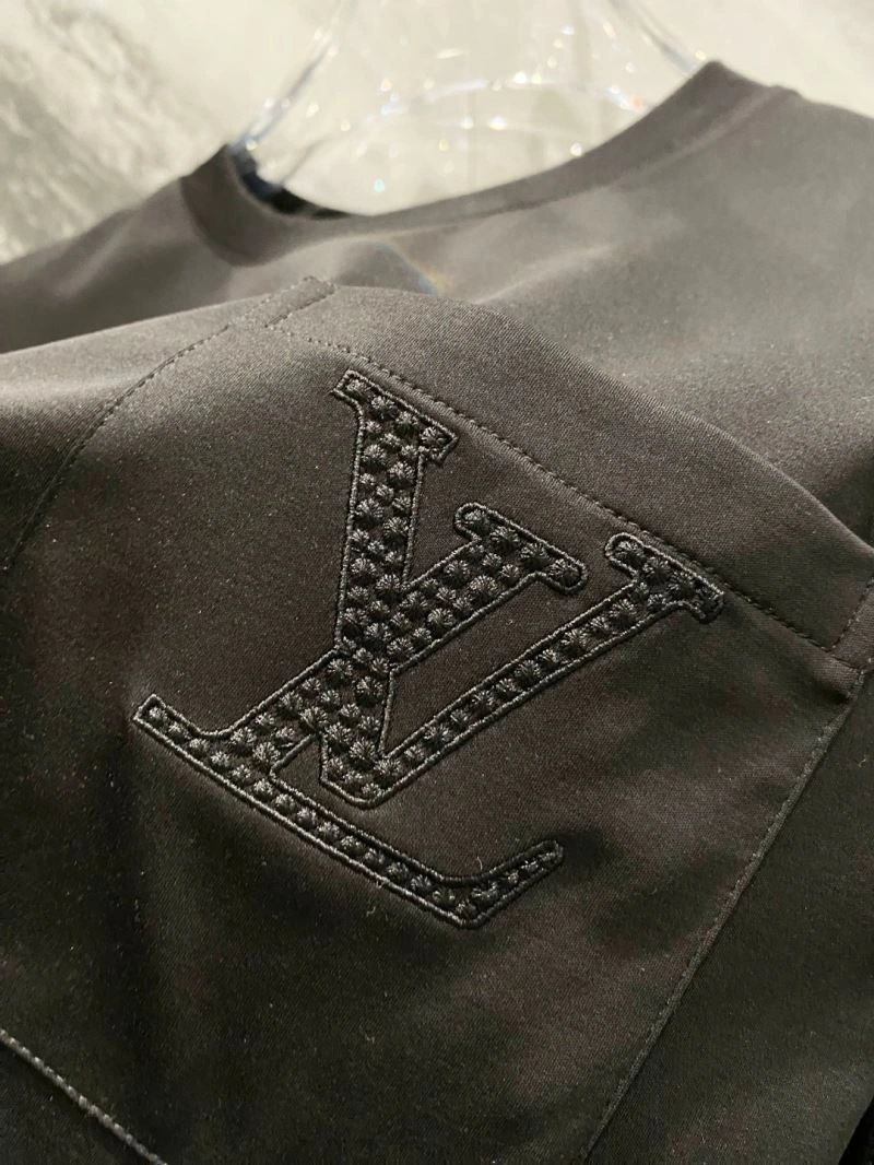 Louis Vuitton T-Shirts Sleek 134348