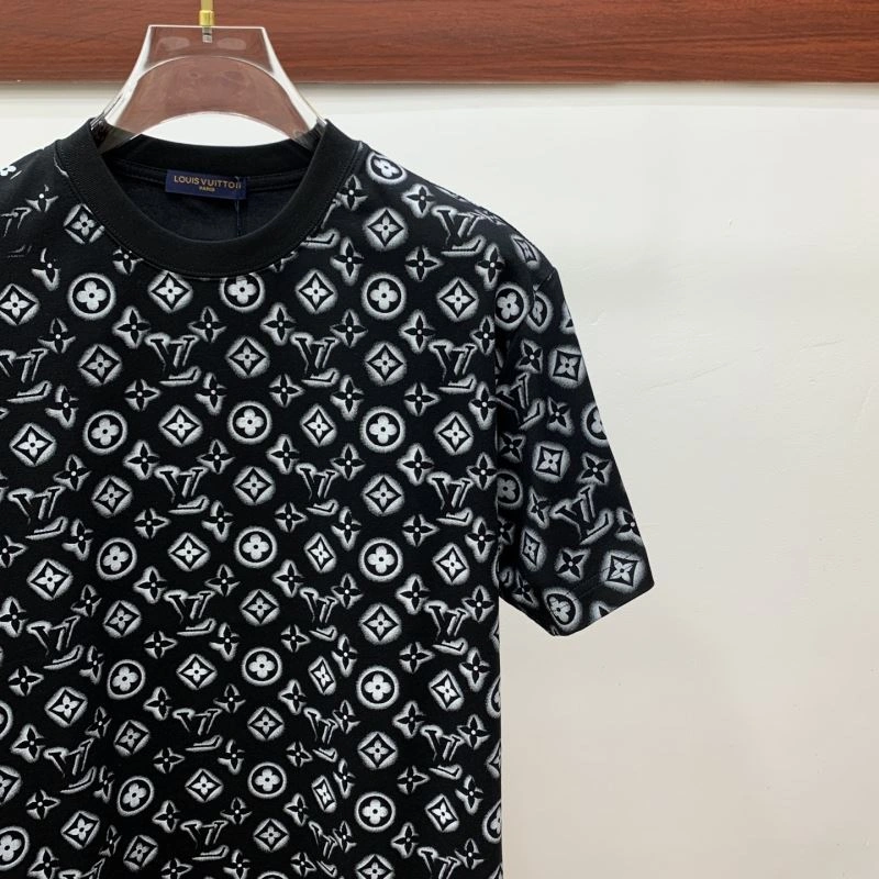 Breathable Louis Vuitton T-Shirts 134351