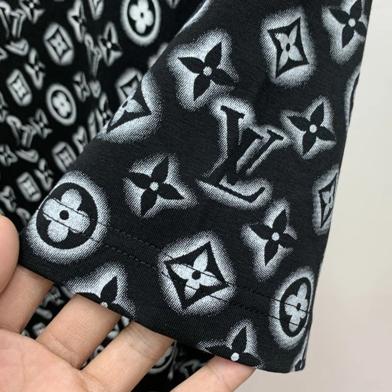 Breathable Louis Vuitton T-Shirts 134351