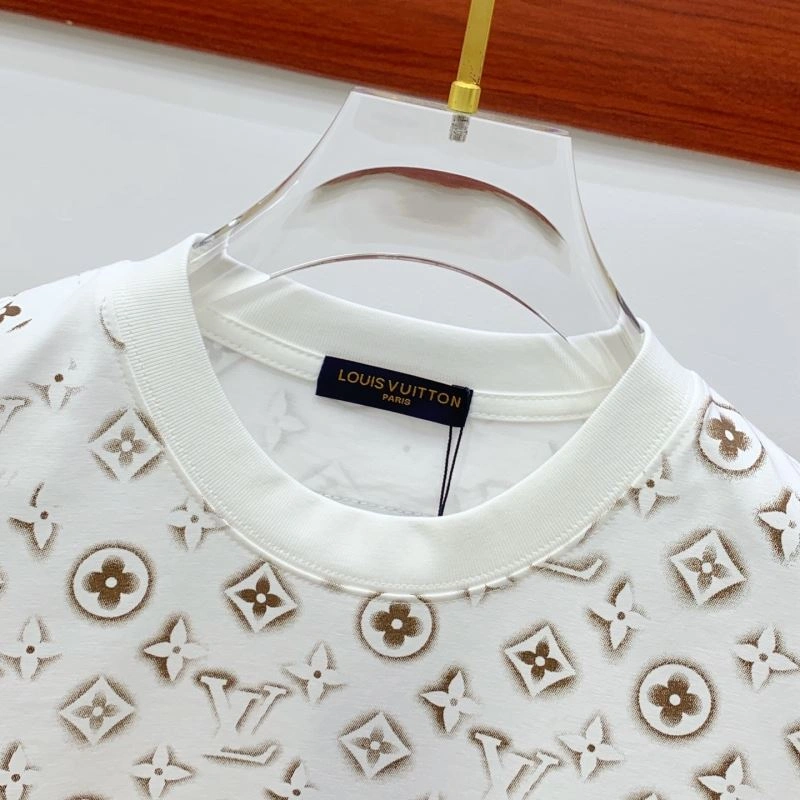 Louis Vuitton T-Shirts Comfortable 134356