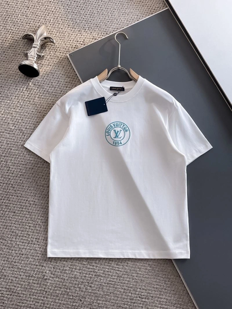 Snug Louis Vuitton T-Shirts 134334
