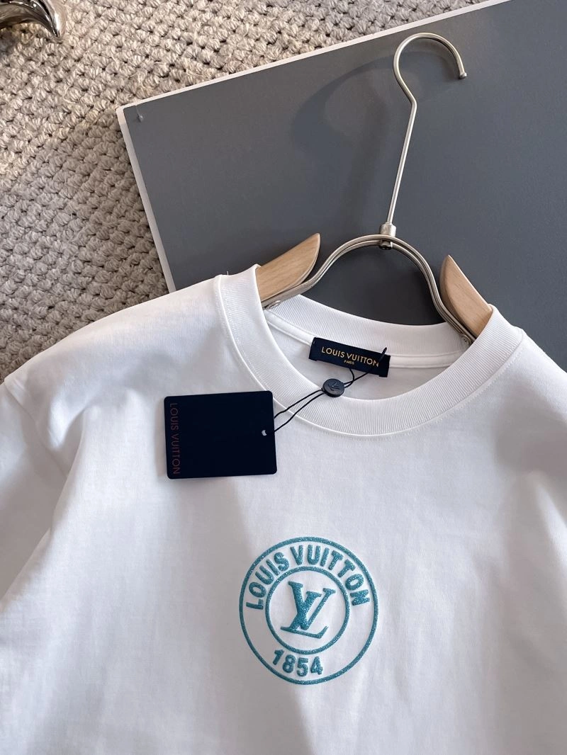 Snug Louis Vuitton T-Shirts 134334
