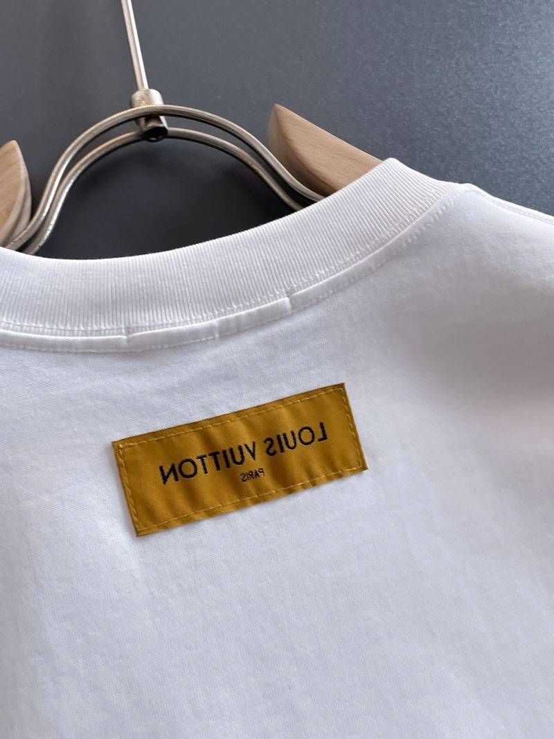 Snug Louis Vuitton T-Shirts 134334