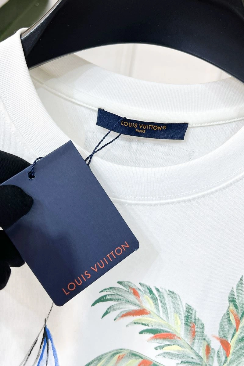 EyeCatching Louis Vuitton T-Shirts 134336