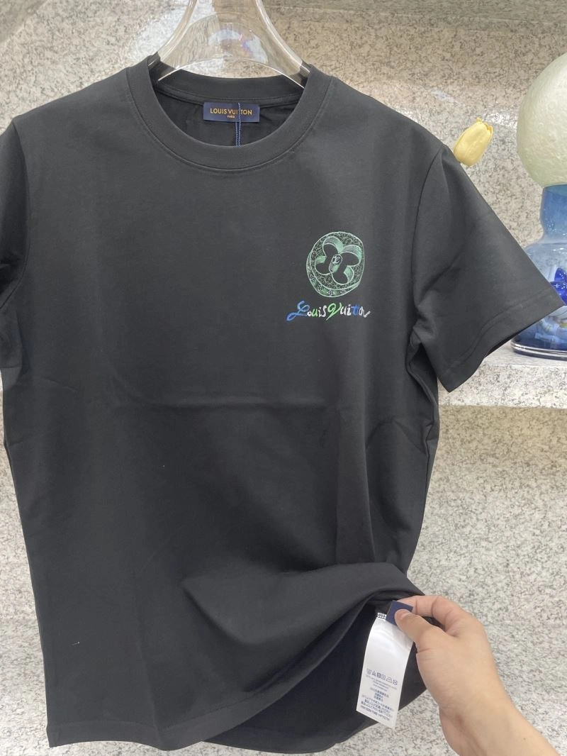 Minimalist Louis Vuitton T-Shirts 134338