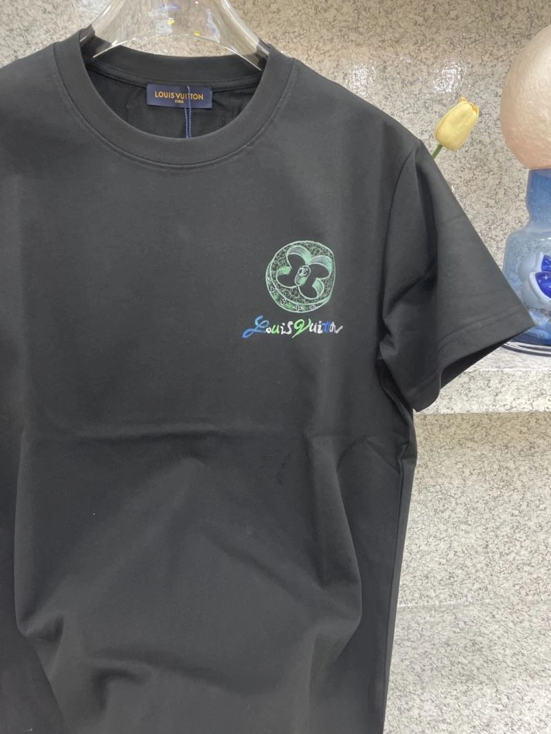 Minimalist Louis Vuitton T-Shirts 134338