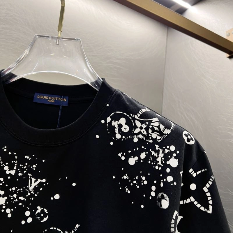 Contemporary Louis Vuitton T-Shirts 134321