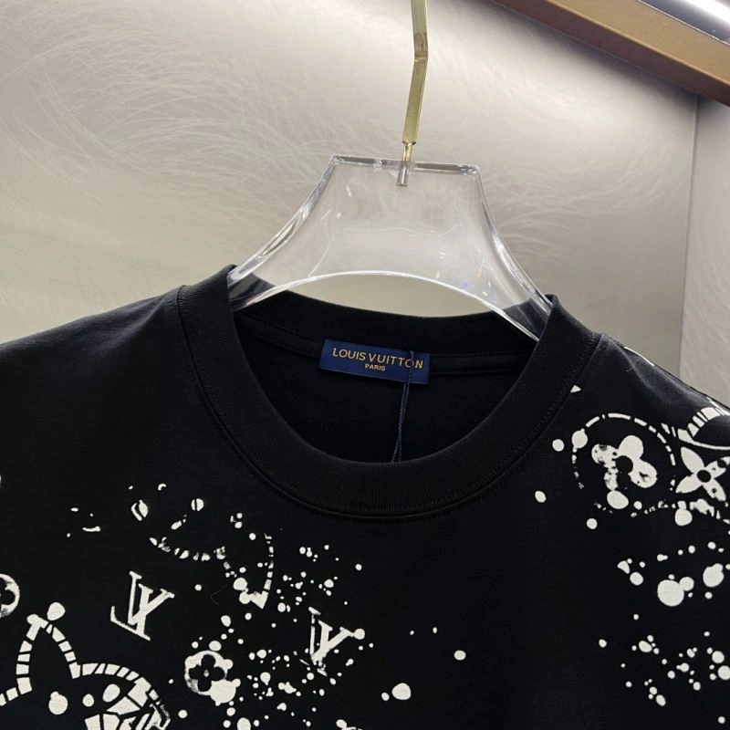 Contemporary Louis Vuitton T-Shirts 134321