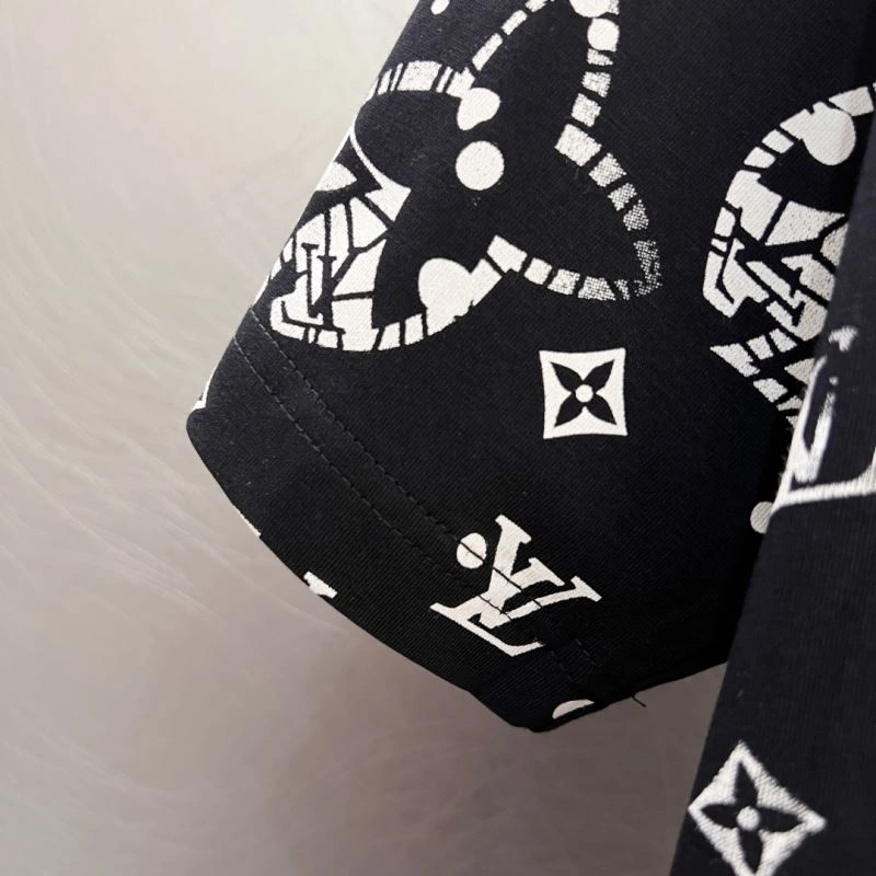 Contemporary Louis Vuitton T-Shirts 134321