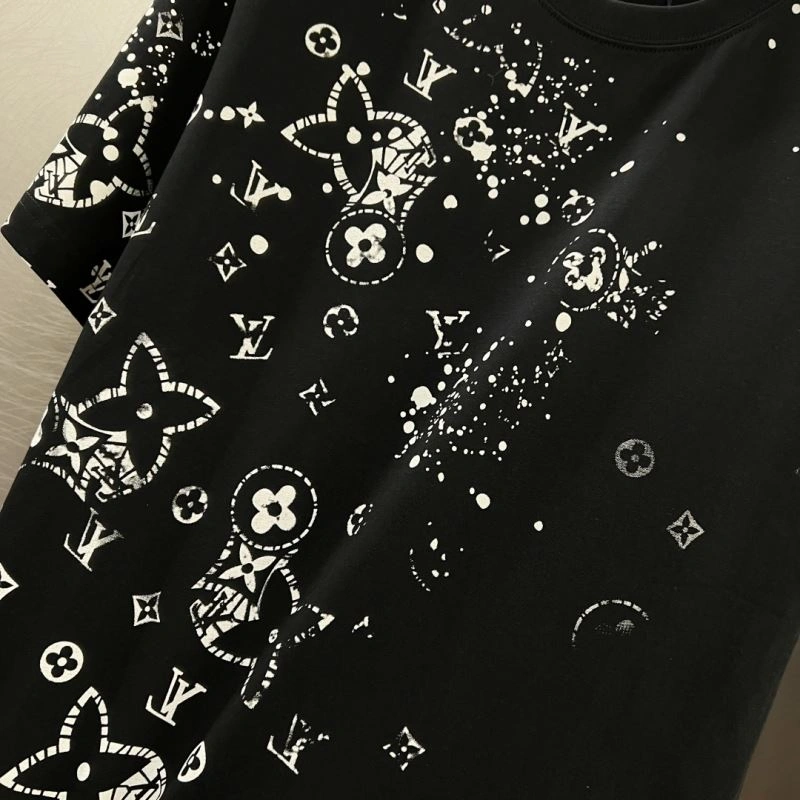 Contemporary Louis Vuitton T-Shirts 134321
