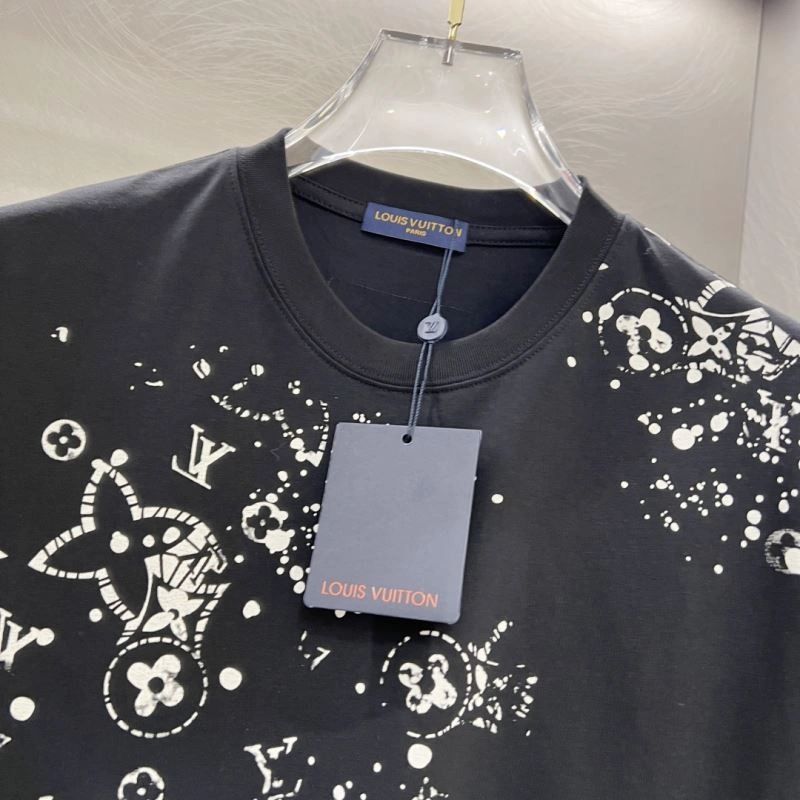 Contemporary Louis Vuitton T-Shirts 134321