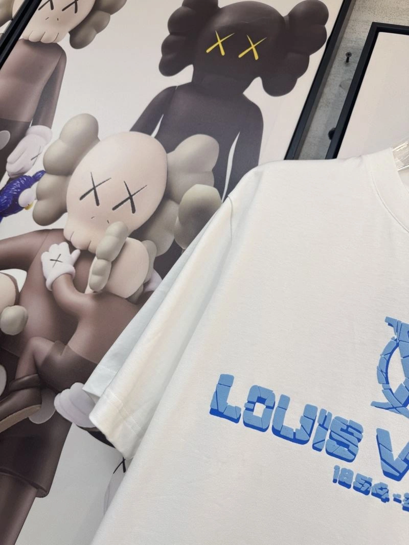 Louis Vuitton T-Shirts Breathable 134310