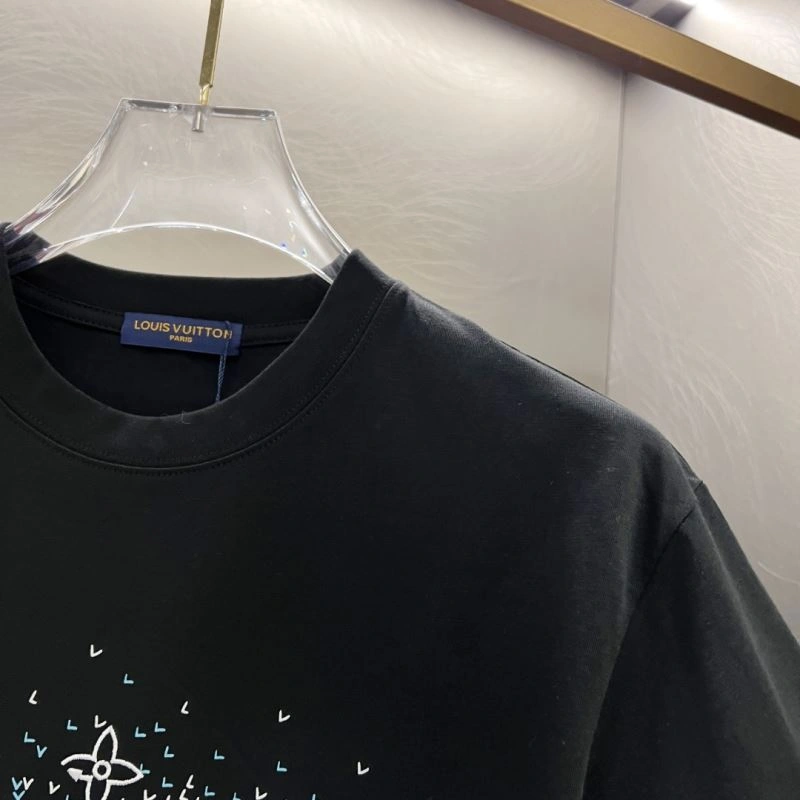 Louis Vuitton T-Shirts Comfortable 134325