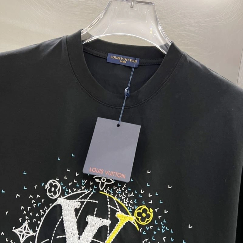 Louis Vuitton T-Shirts Comfortable 134325