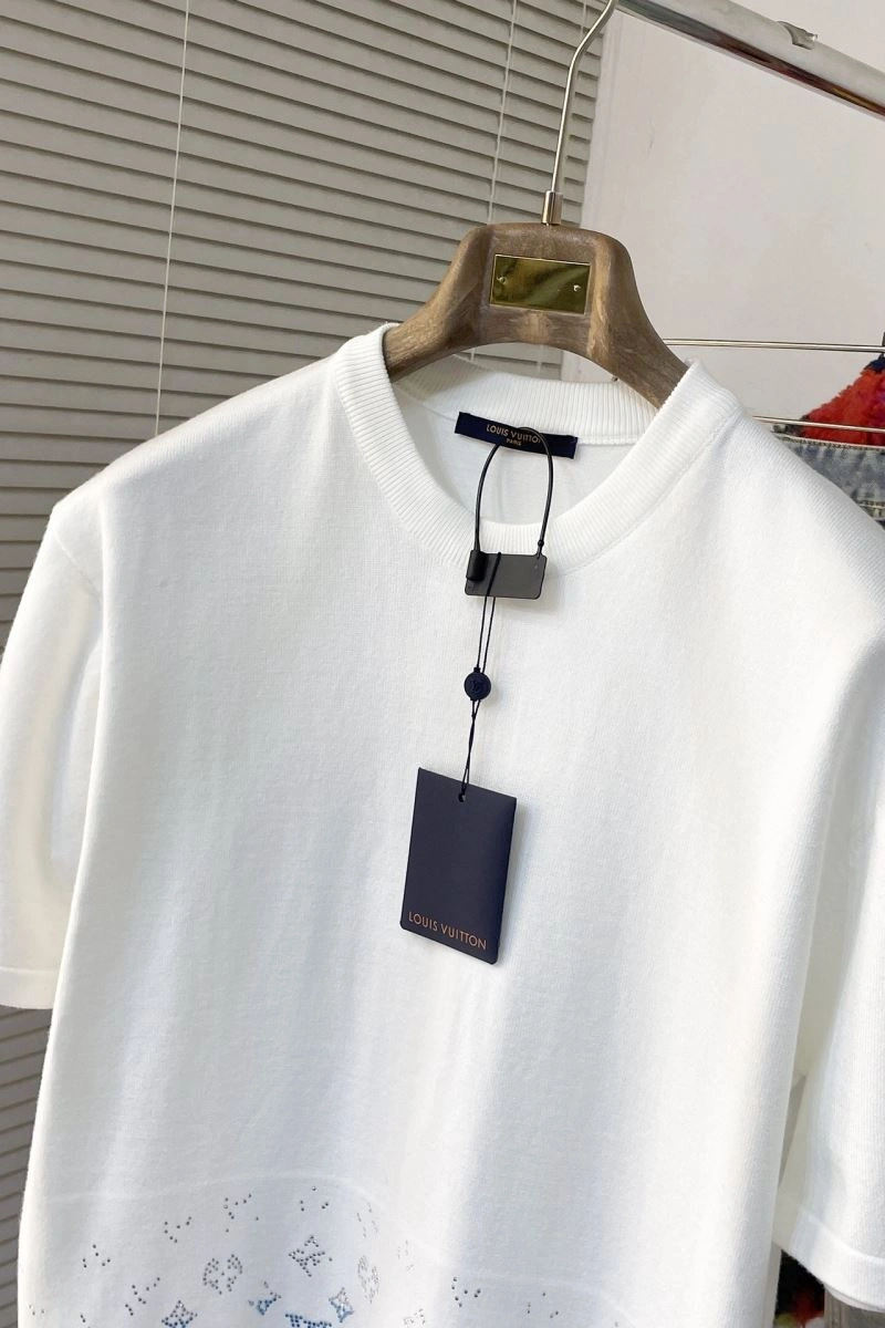 Refined Louis Vuitton T-Shirts 134318