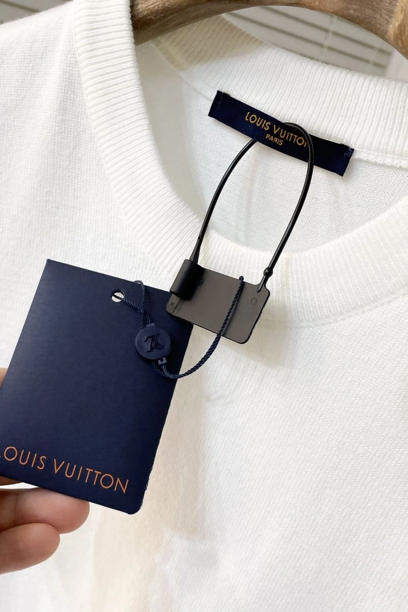 Refined Louis Vuitton T-Shirts 134318