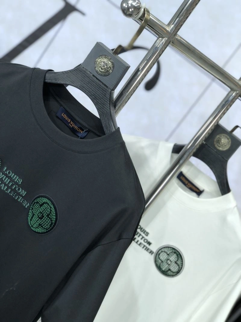 FashionForward Louis Vuitton T-Shirts 134305